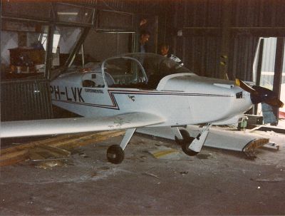 PH-LVK - 400